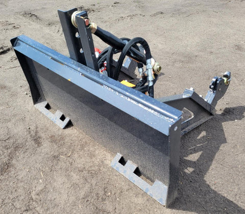 Skid steer with PHA1502C PTO adapter mounted
Close-up of hydraulic 3-point PTO adapter connection
Adjustable width 3-point hitch arms
Rear view of PTO output shaft on PHA1502C