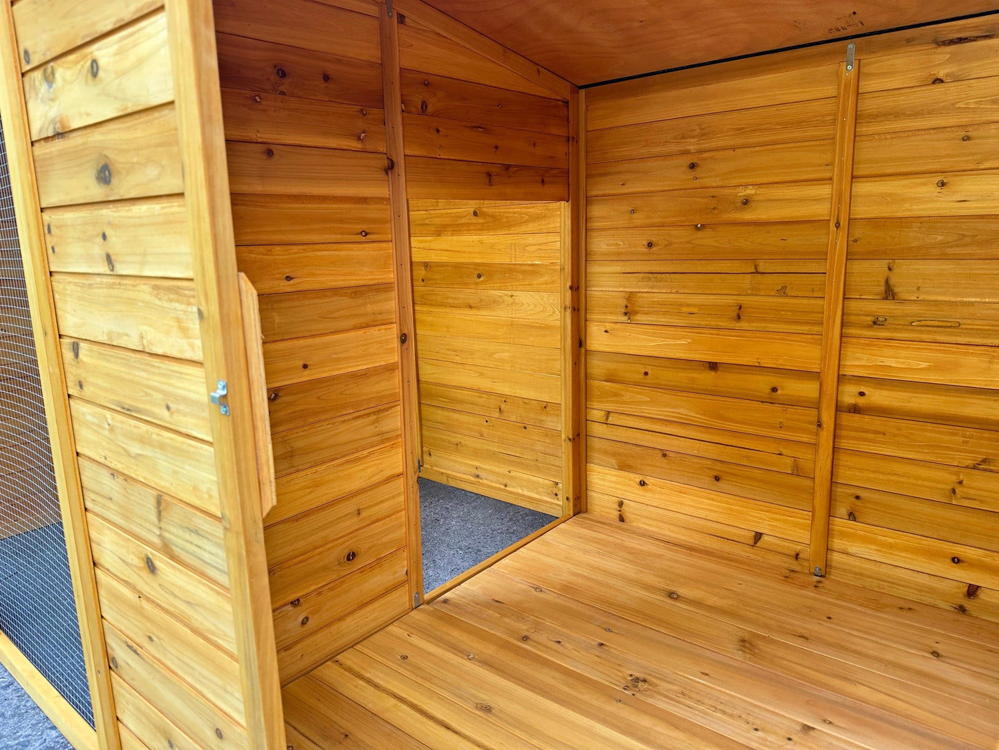 Solid Wood Outdoor Dog Kennel and Chicken Coop

Large Weatherproof Dog House and Chicken Shelter

Eco-Friendly Fir Wood Dog Kennel with Asphalt Roof