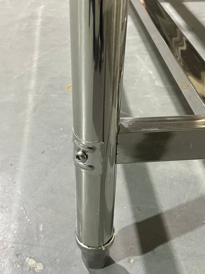 Stainless steel sink with right drainboard and backsplash

Freestanding commercial sink for food prep

Single bowl kitchen sink with undershelf

Heavy-duty stainless sink station front view

Restaurant-grade sink unit with drainboard