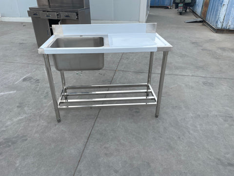 Stainless steel sink with right drainboard and backsplash

Freestanding commercial sink for food prep

Single bowl kitchen sink with undershelf

Heavy-duty stainless sink station front view

Restaurant-grade sink unit with drainboard