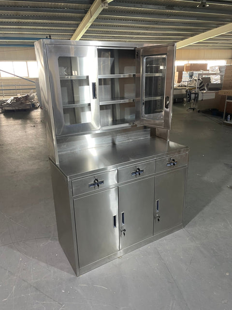 Stainless steel utility storage cabinet front view

Double-door steel cabinet with locking system

Internal shelves in garage tool locker

Heavy-duty stainless cabinet side angle

Commercial-grade storage cabinet in workshop