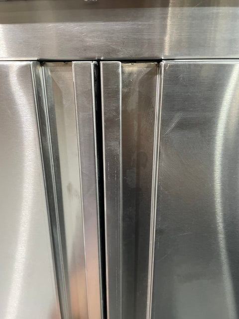Stainless steel utility storage cabinet front view

Double-door steel cabinet with locking system

Internal shelves in garage tool locker

Heavy-duty stainless cabinet side angle

Commercial-grade storage cabinet in workshop