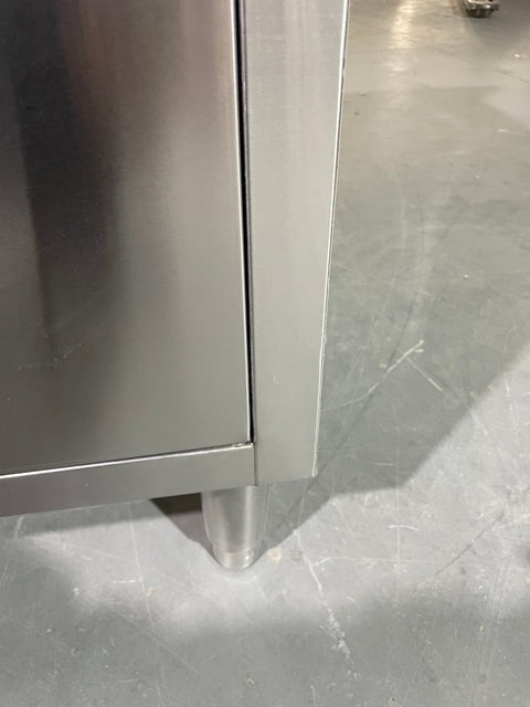 Stainless steel utility storage cabinet front view

Double-door steel cabinet with locking system

Internal shelves in garage tool locker

Heavy-duty stainless cabinet side angle

Commercial-grade storage cabinet in workshop