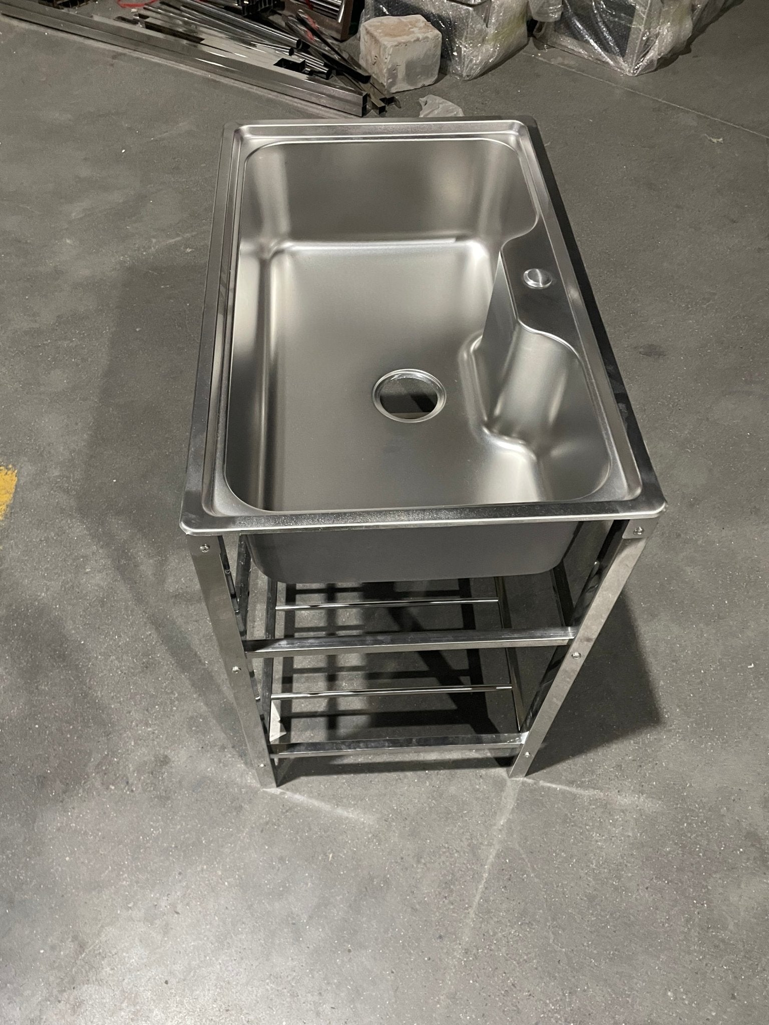 Stainless steel wall-mounted hand wash sink front view

Food-safe hygiene hand washing station with drain

Commercial kitchen hand wash sink in stainless steel

Compact wall-mounted sink for food prep area

