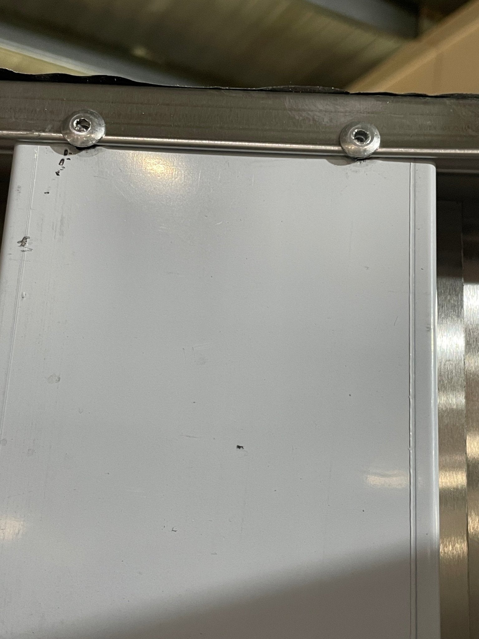 Stainless steel rolling work table with locking wheels – front view

48-inch stainless steel prep station with under-shelf and casters

72-inch commercial kitchen table with wheels – side angle

Mobile food service prep table with heavy-duty design

Industrial stainless table in warehouse environment