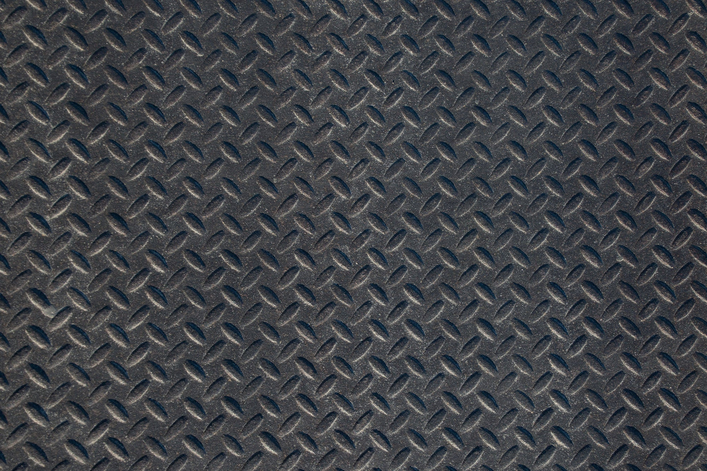 Diamond Plate Pattern – Close-Up Textured Surface

