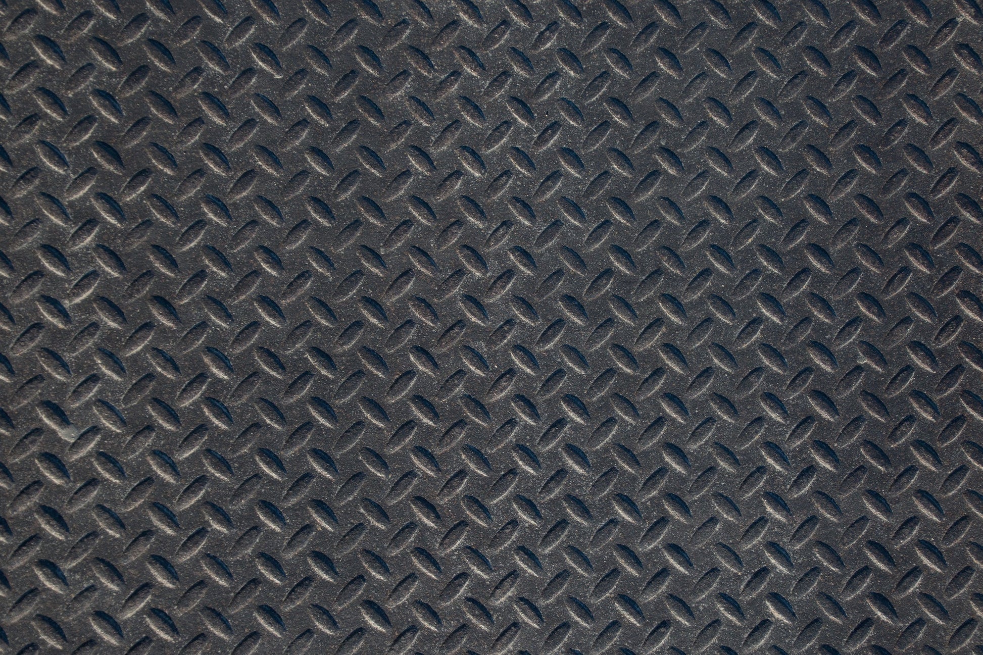 Diamond Plate Pattern – Close-Up Textured Surface

