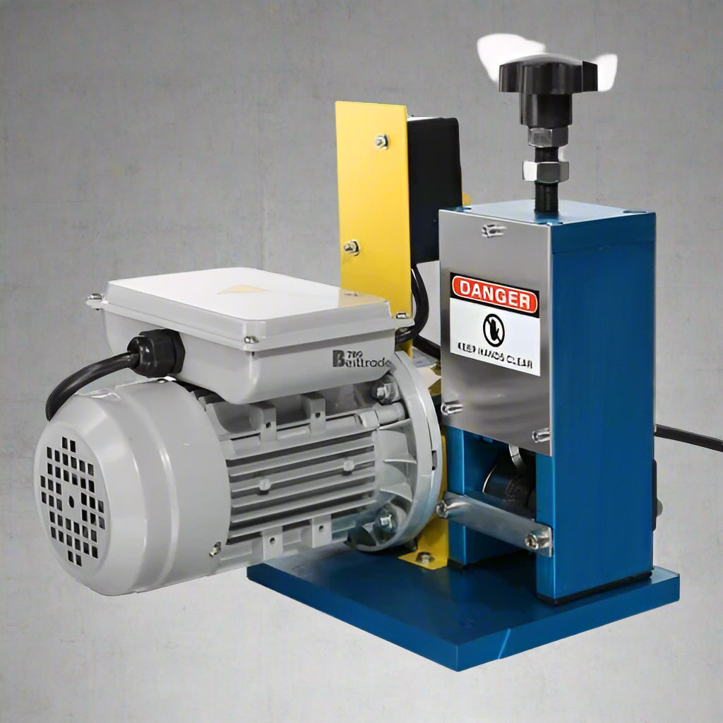 "Electric copper wire stripper AWS25 on tabletop"

"Compact 180W wire stripping machine with cord"

"Side view of AWS25 copper cable stripper"

"Adjustable roller and blade components of AWS25"

"AWS25 electric wire stripper in yellow and blue housing"