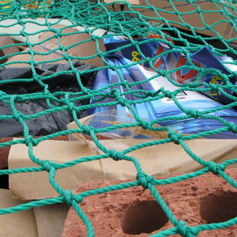 Heavy-Duty Cargo Net Securing Trailer Load – 12x8 ft with Hooks

Green Waste Load Covered by Bungee Truck Net in Trailer

Cargo Net Spread Over Pickup Truck with Reinforced Hooks

Close-Up of Nylon Cargo Net Mesh and Hook Connection

Rolled Heavy-Duty Load Net with Hook Attachments Displayed