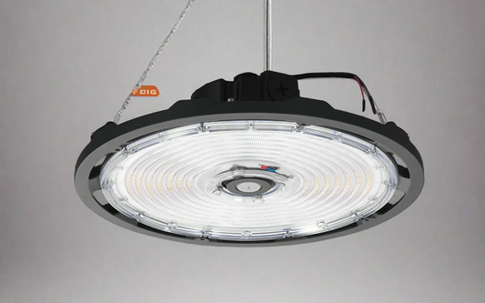 UFO LED High Bay Light with 3 power selectable settings – 240W/190W/140W
Durable aluminum UFO-style commercial LED light fixture
5000K daylight high bay LED ceiling light for warehouses and gyms
