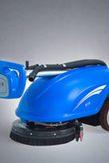 Commercial blue walk-behind floor scrubber cleaner full view

Floor cleaning machine with large water tanks and vacuum motor

Ergonomic industrial floor scrubber with 450mm disk brush

Side view of walk-behind floor scrubber for schools and facilities

Rear water tank and handle view of commercial scrubber
