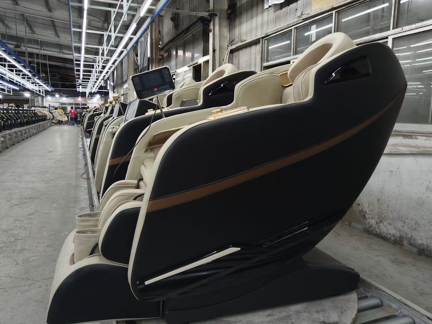 Zero Gravity 4D Massage Chair – side view reclined

Heated massage chair with full-body airbags

Touchscreen controls on smart massage recliner

Bluetooth massage chair in gray leather

Close-up of 4D roller technology on massage unit