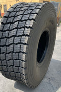 Radial loader tire with deep winter traction tread

20.5R25 OTR tire – sidewall and tread view

Premium mud and snow tire on display

Heavy-duty snow tire for construction equipment

Side-by-side comparison of OTR radial tires
