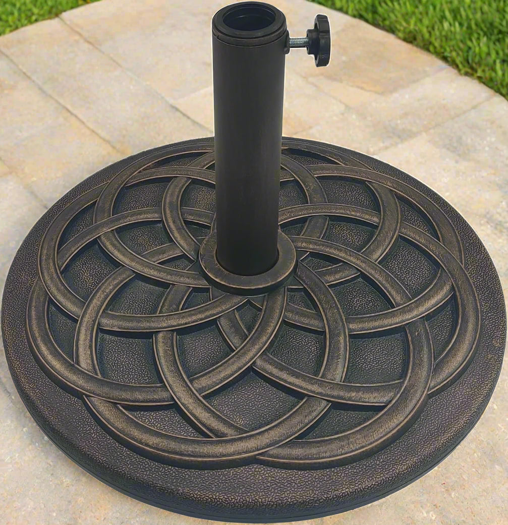 T&Jero 29 lb round bronze umbrella base with steel stem – top view
Umbrella base on patio – HDPE with sunflower pattern design
Pre-filled umbrella base with adjustable tightening knob – fits 1.5 to 2 inch poles
Bronze cast iron style HDPE base – outdoor market table umbrella stand